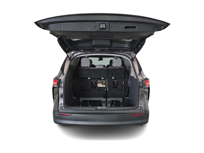 Thumbnail: 2021 Toyota Sienna - 18