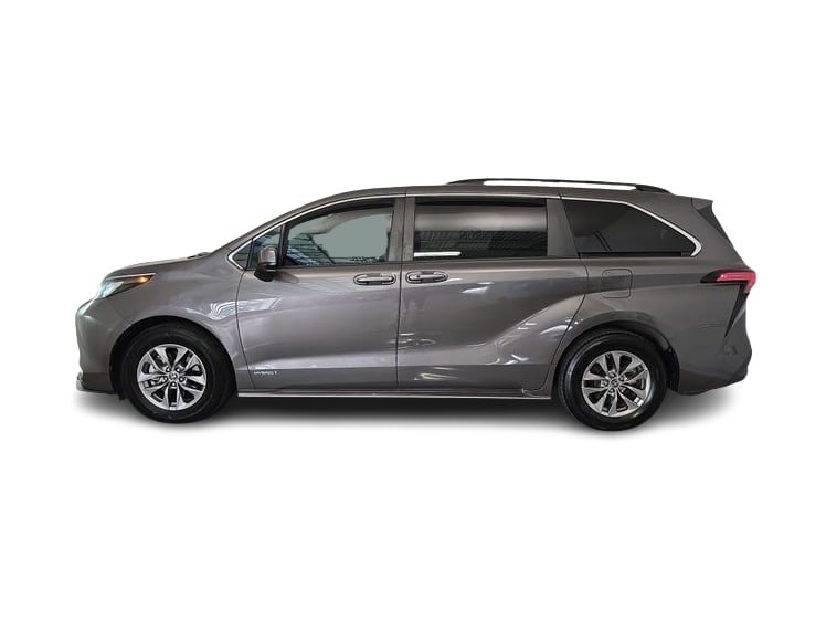 Thumbnail: 2021 Toyota Sienna - 3