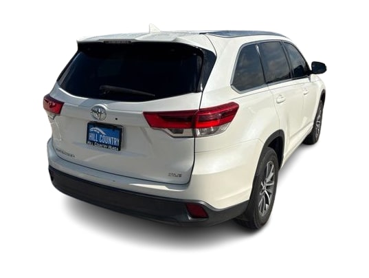 Thumbnail: 2017 Toyota Highlander - 16