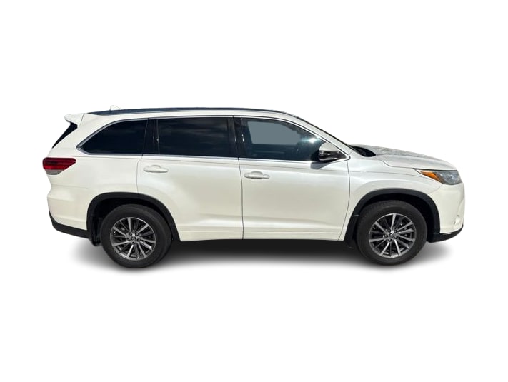 Thumbnail: 2017 Toyota Highlander - 17