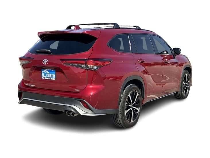 Thumbnail: 2022 Toyota Highlander - 22