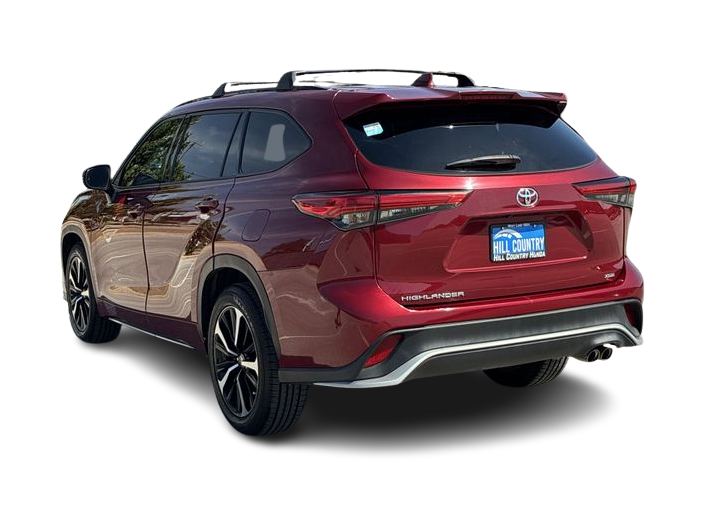 Thumbnail: 2022 Toyota Highlander - 4