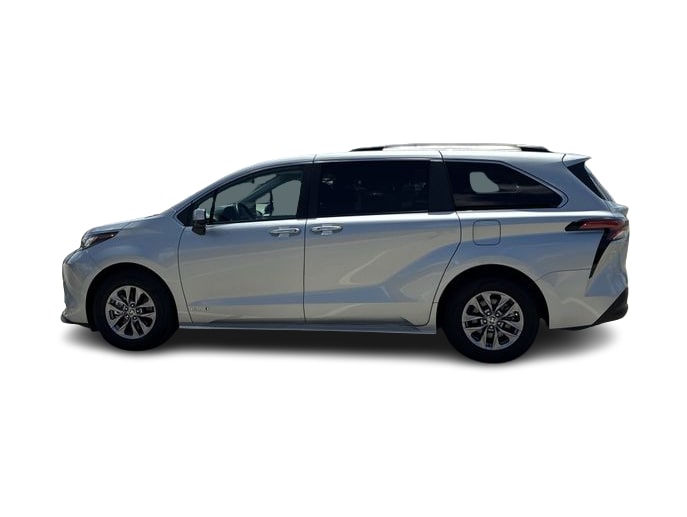 Thumbnail: 2021 Toyota Sienna - 3