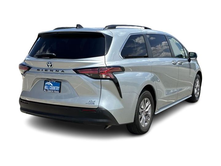 Thumbnail: 2021 Toyota Sienna - 21