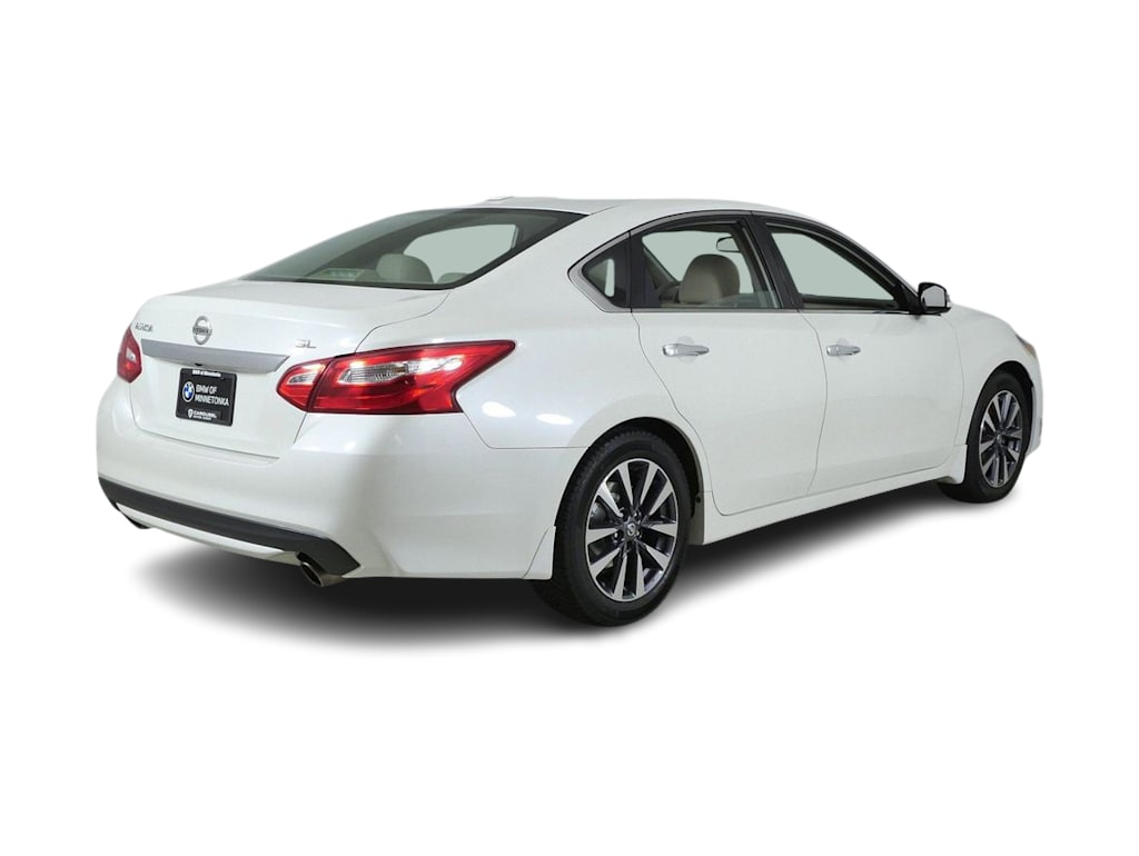 Thumbnail: 2016 Nissan Altima - 21