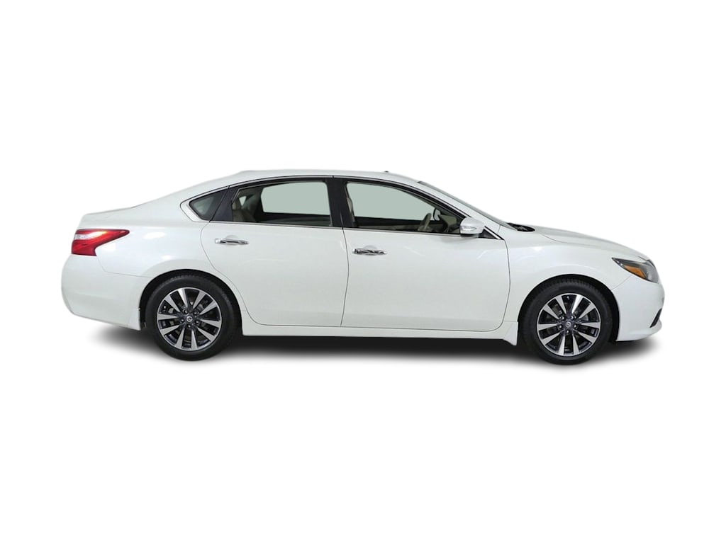 Thumbnail: 2016 Nissan Altima - 20