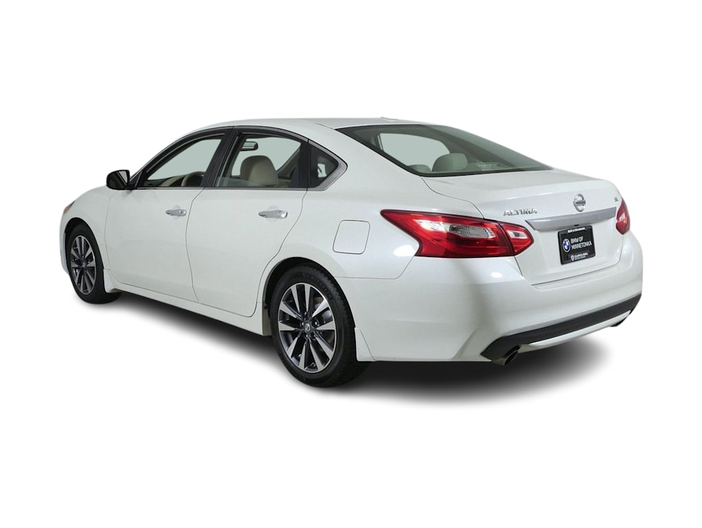 Thumbnail: 2016 Nissan Altima - 4