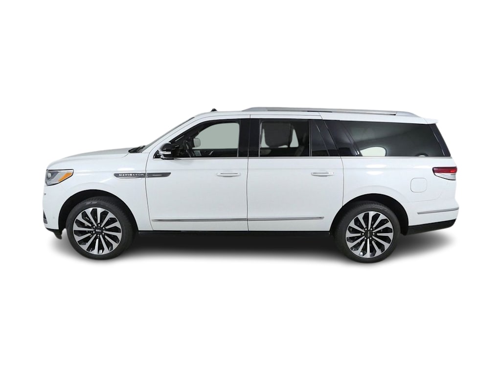 Thumbnail: 2022 Lincoln Navigator L - 23