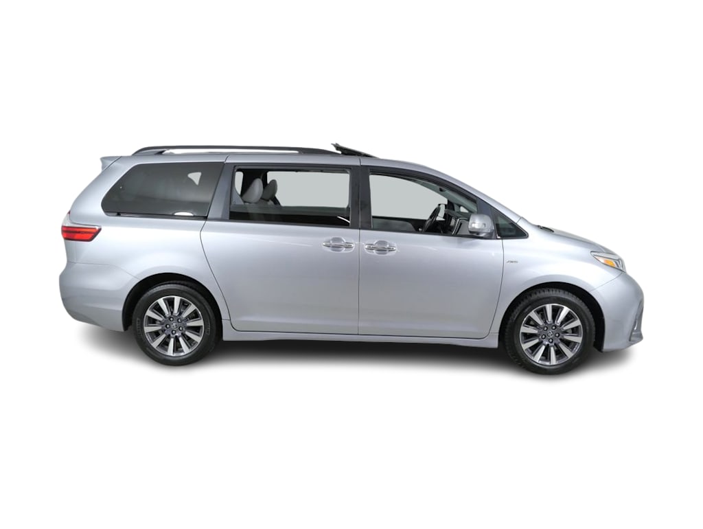 Thumbnail: 2018 Toyota Sienna - 20