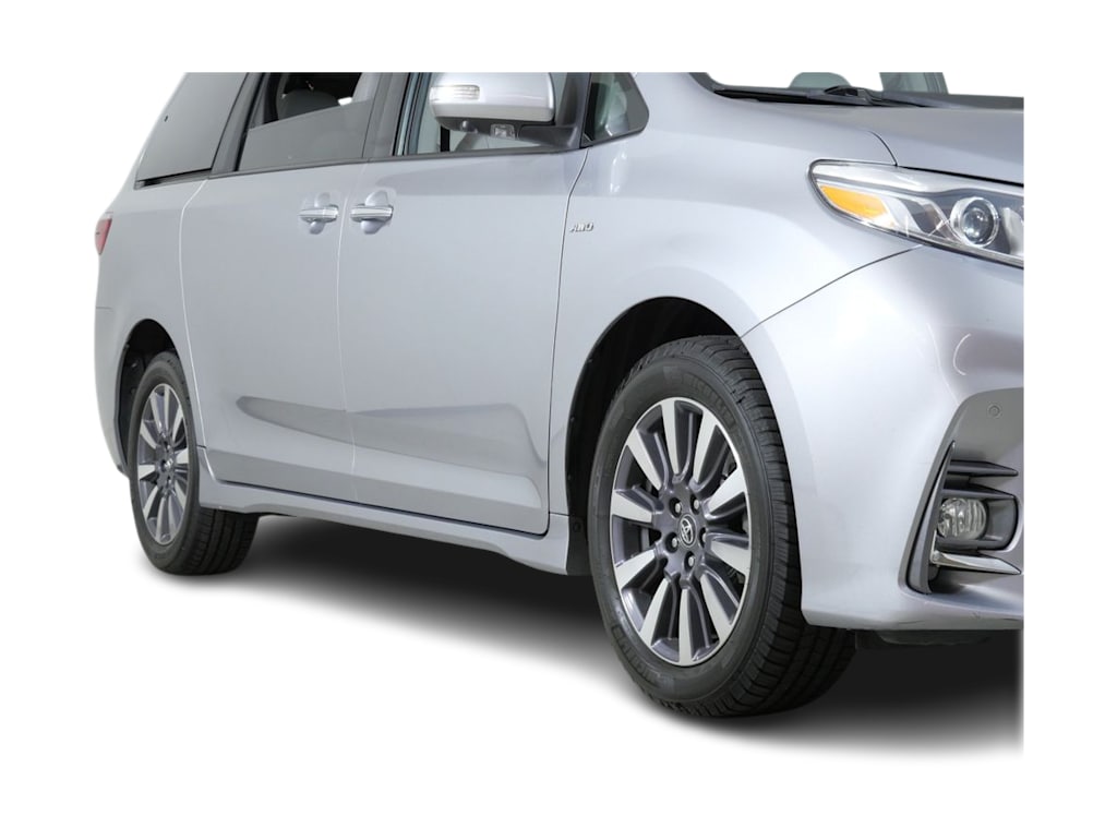 Thumbnail: 2018 Toyota Sienna - 4
