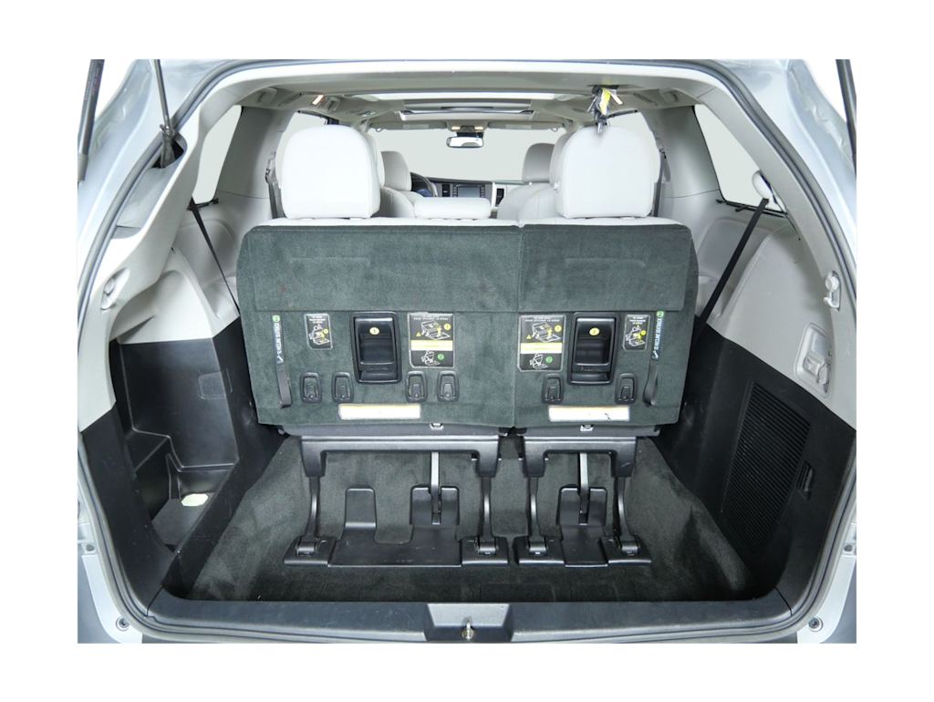 Thumbnail: 2018 Toyota Sienna - 16