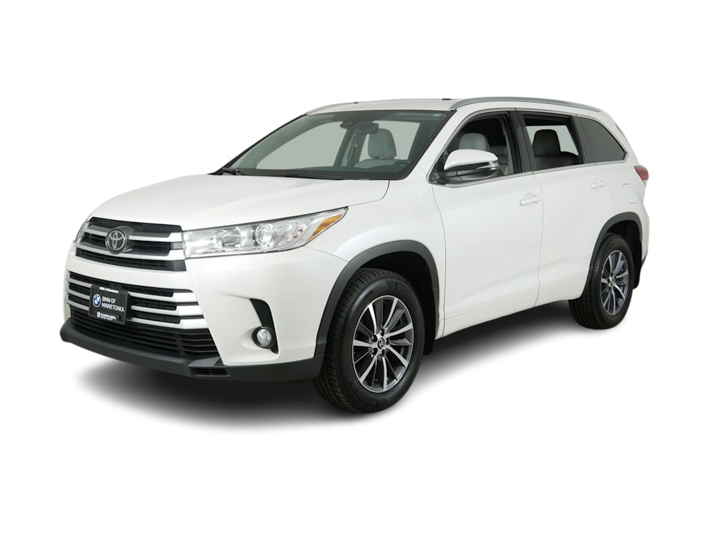 Used 2017 Toyota Highlander XLE with VIN 5TDJZRFH4HS456216 for sale in Saint Paul, Minnesota