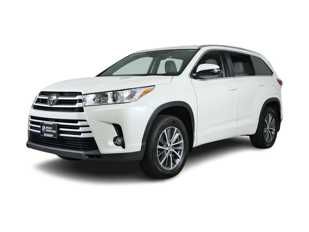 Used 2018 Toyota Highlander XLE with VIN 5TDJZRFH5JS556718 for sale in Coon Rapids, Minnesota