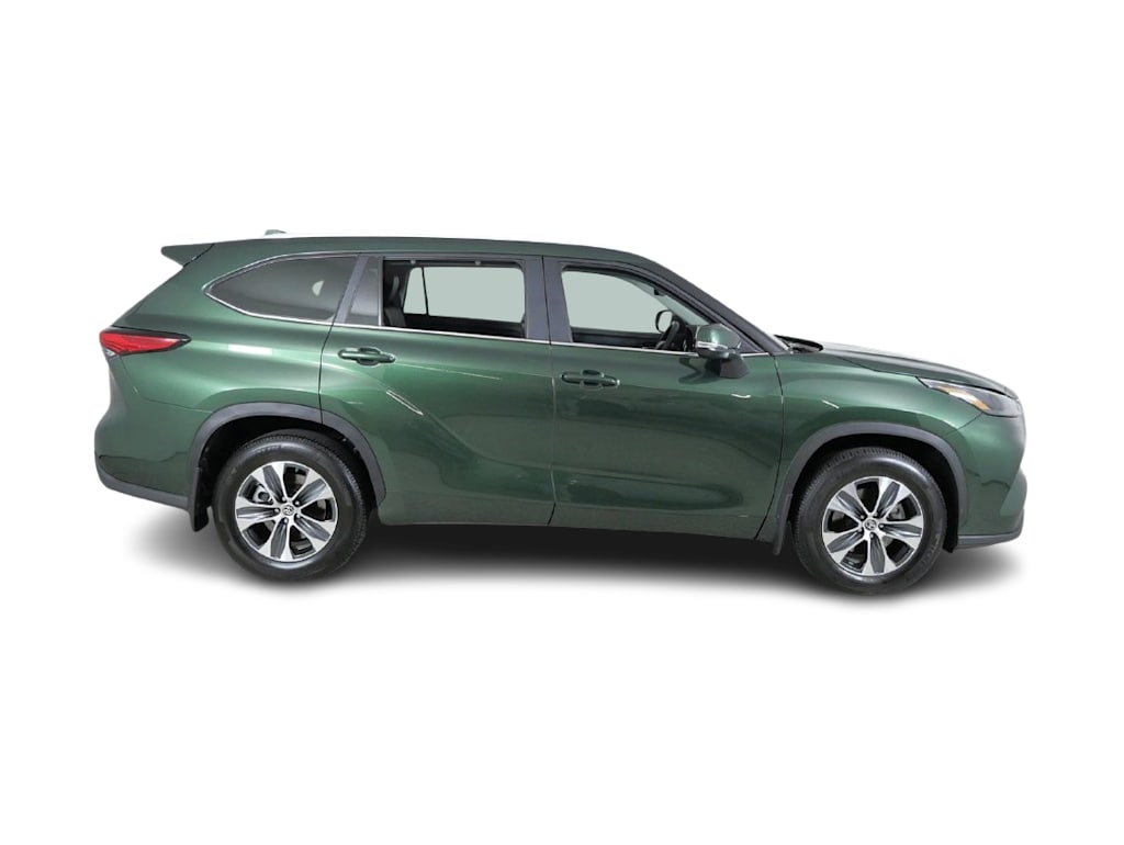 Thumbnail: 2023 Toyota Highlander - 19
