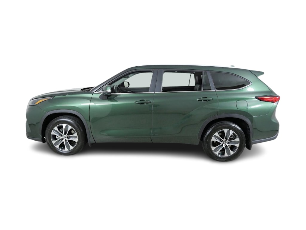 Thumbnail: 2023 Toyota Highlander - 25