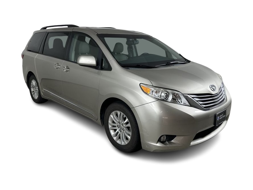 Thumbnail: 2015 Toyota Sienna - 9