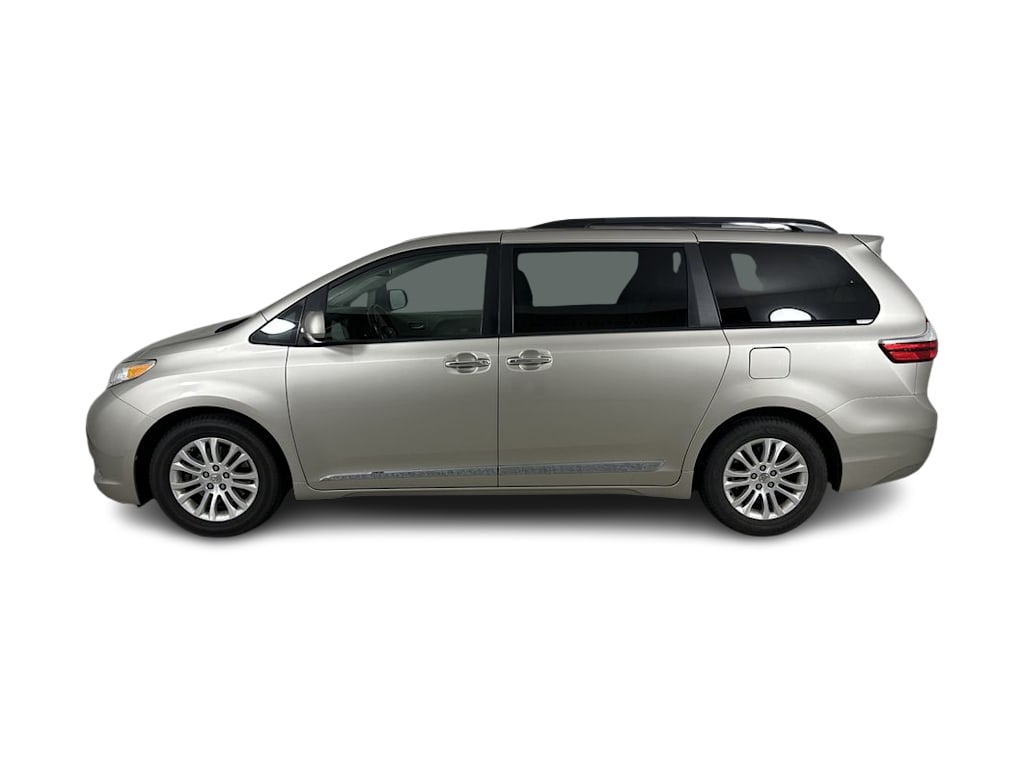 Thumbnail: 2015 Toyota Sienna - 11