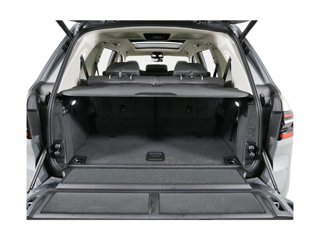 Thumbnail: 2026 BMW X7 - 16