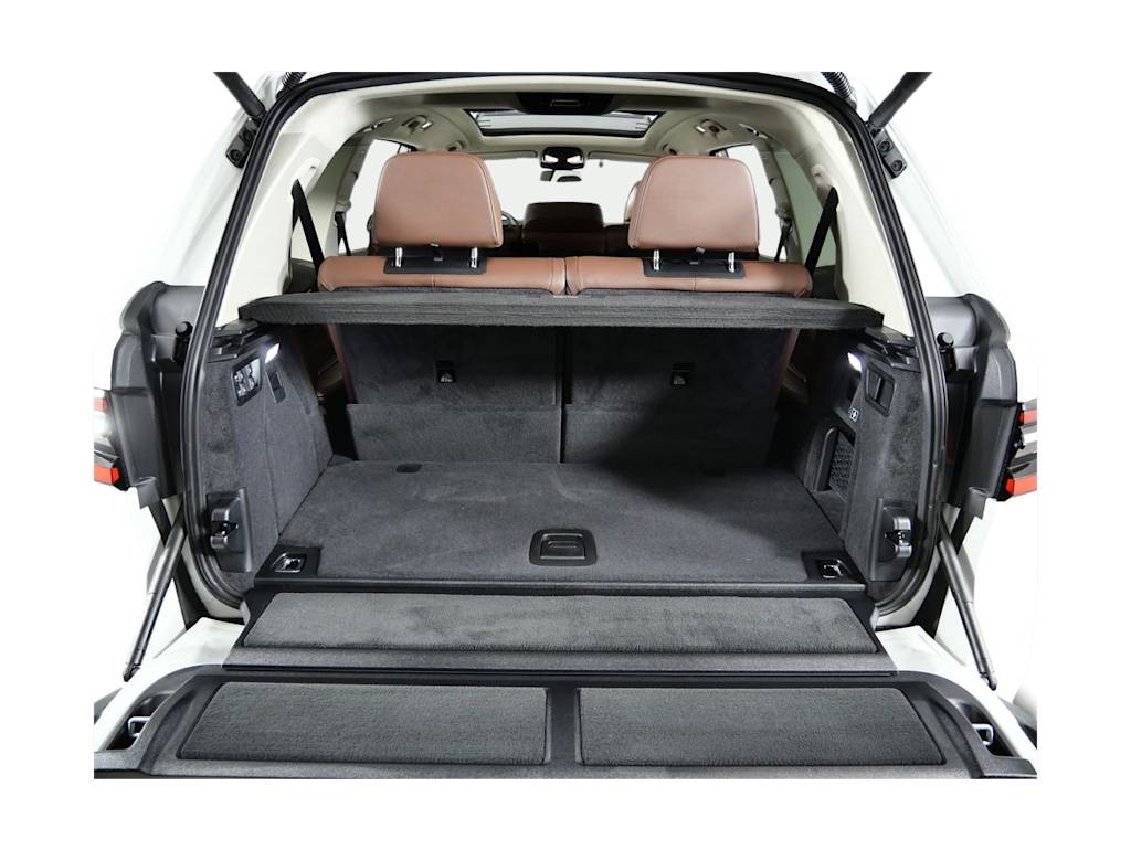 Thumbnail: 2026 BMW X7 - 15