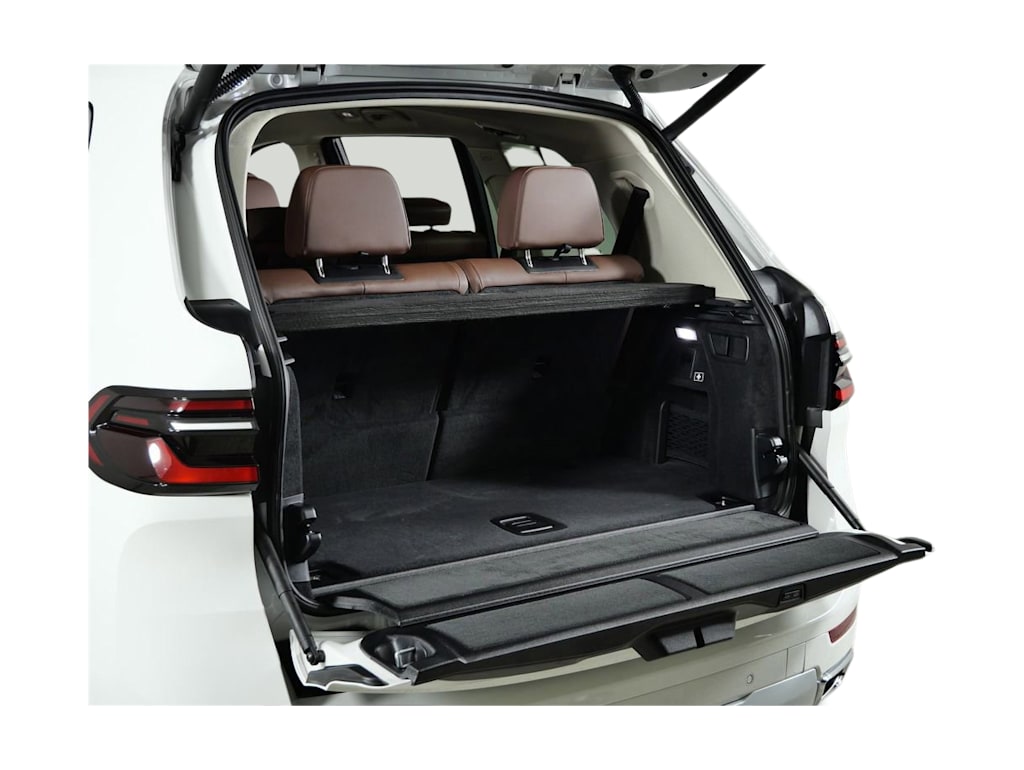 Thumbnail: 2026 BMW X7 - 37