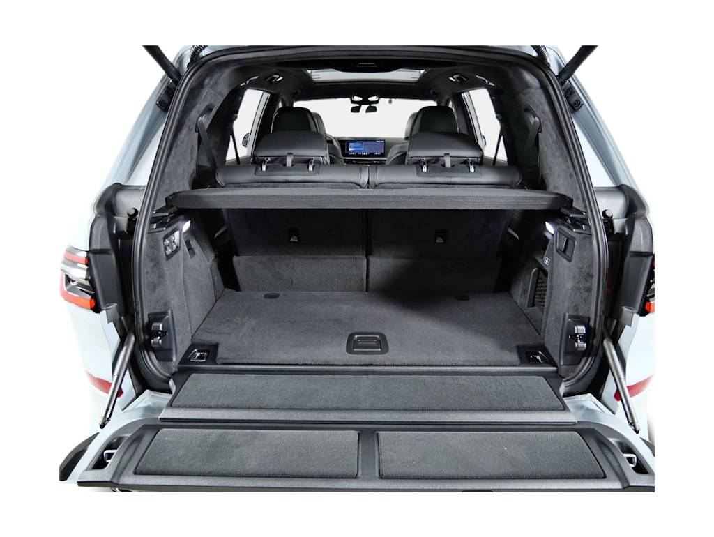 Thumbnail: 2026 BMW X7 - 15