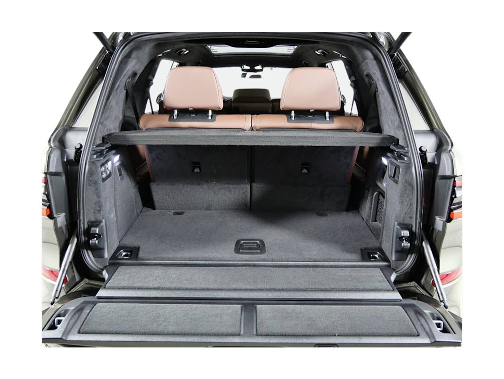 Thumbnail: 2026 BMW X7 - 14