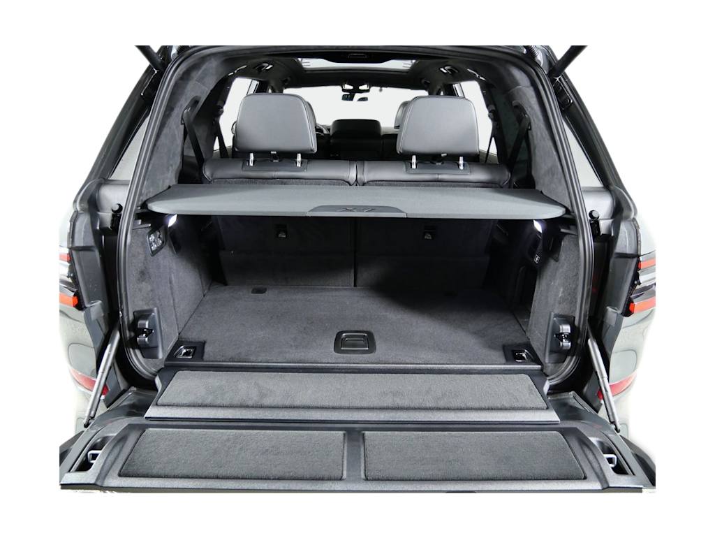 Thumbnail: 2026 BMW X7 - 14