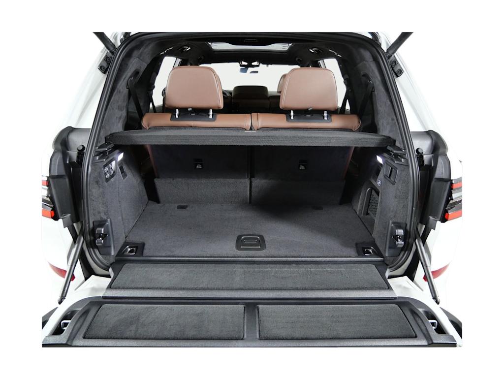 Thumbnail: 2026 BMW X7 - 15