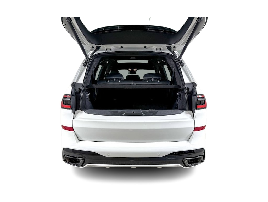 Thumbnail: 2026 BMW X7 - 15