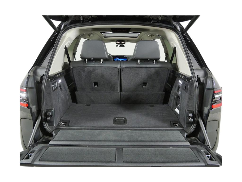 Thumbnail: 2026 BMW X7 - 15