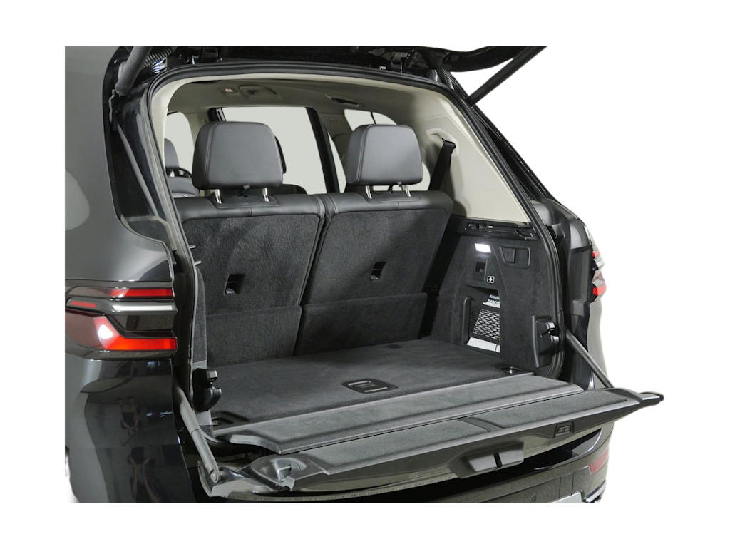 Thumbnail: 2026 BMW X7 - 36