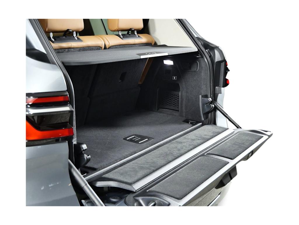 Thumbnail: 2026 BMW X7 - 15