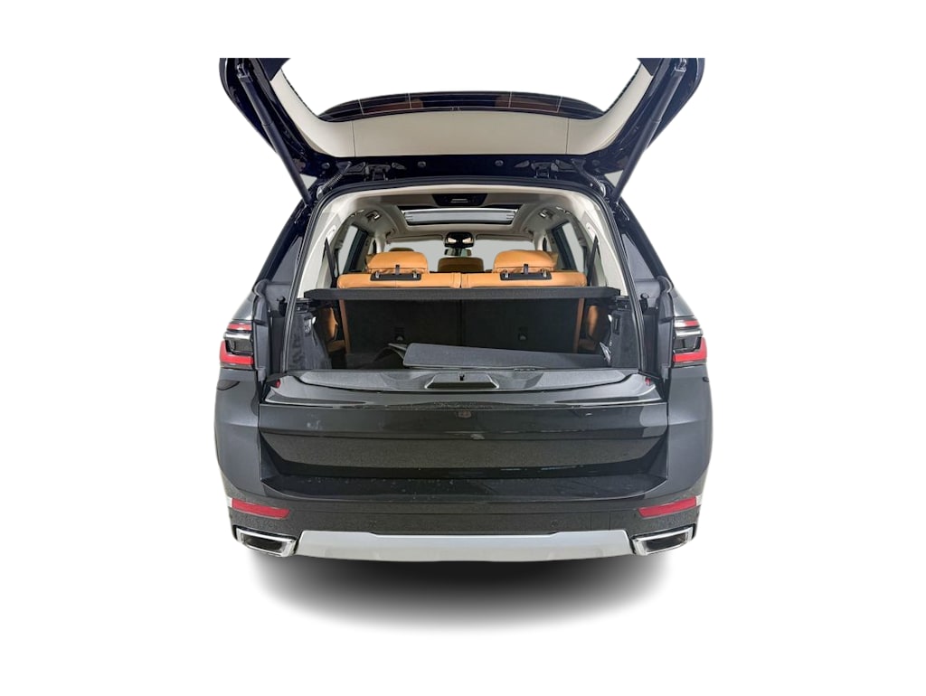 Thumbnail: 2026 BMW X7 - 15