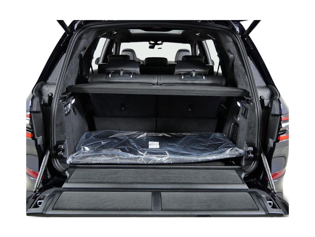 Thumbnail: 2026 BMW X7 - 15
