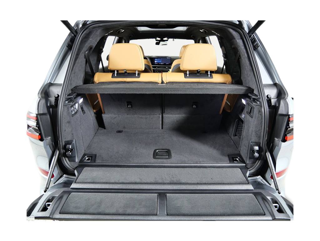 Thumbnail: 2026 BMW X7 - 15