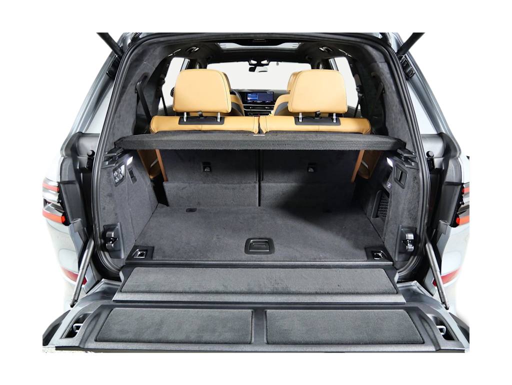 Thumbnail: 2026 BMW X7 - 15