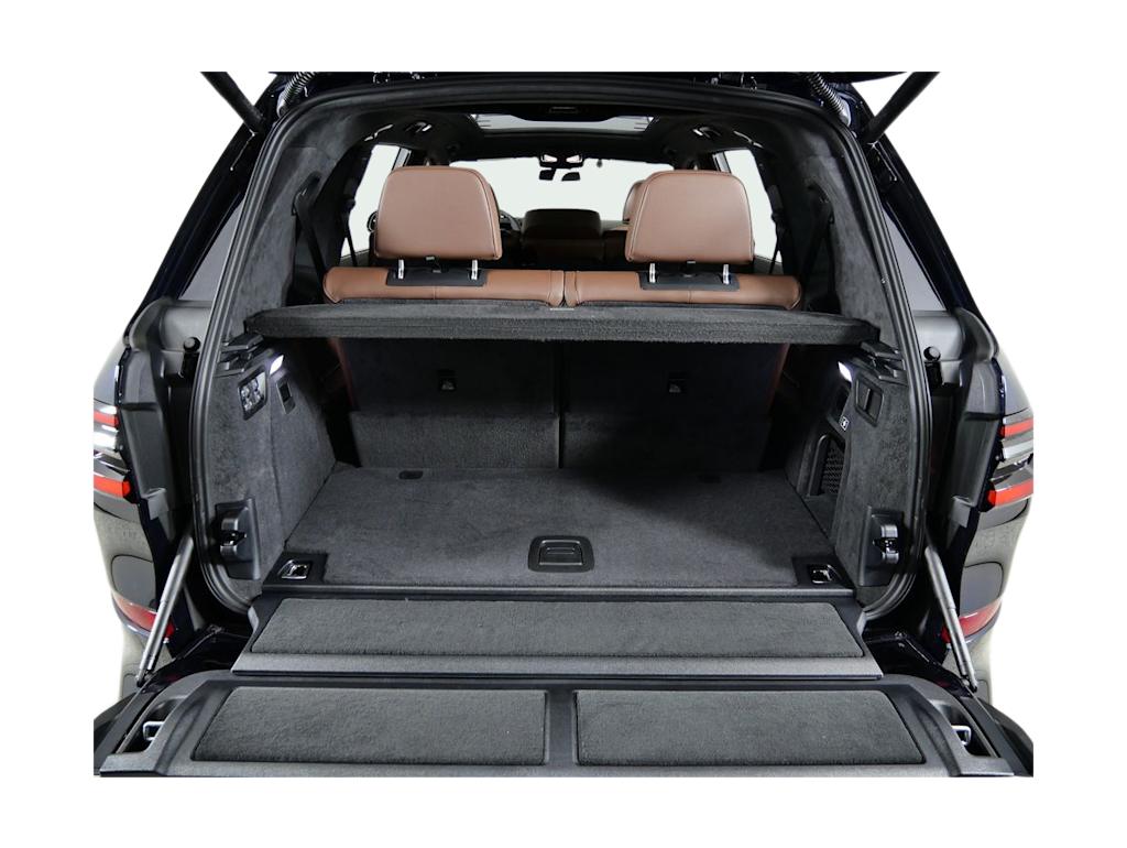 Thumbnail: 2026 BMW X7 - 15