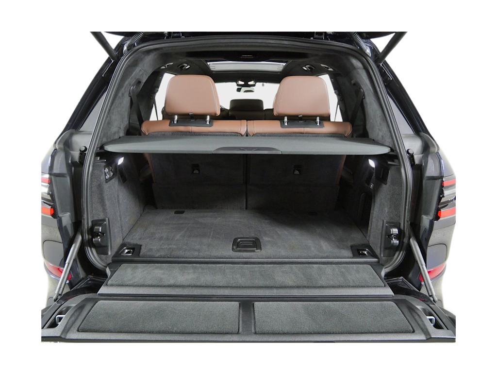 Thumbnail: 2026 BMW X7 - 15
