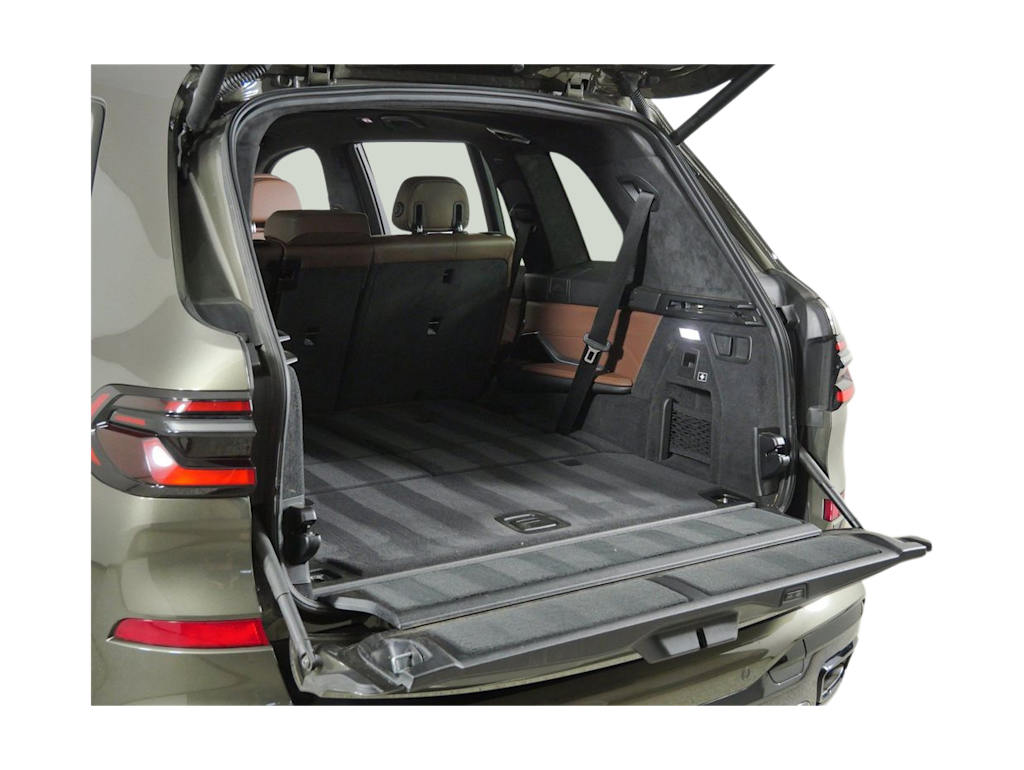 Thumbnail: 2026 BMW X7 - 36