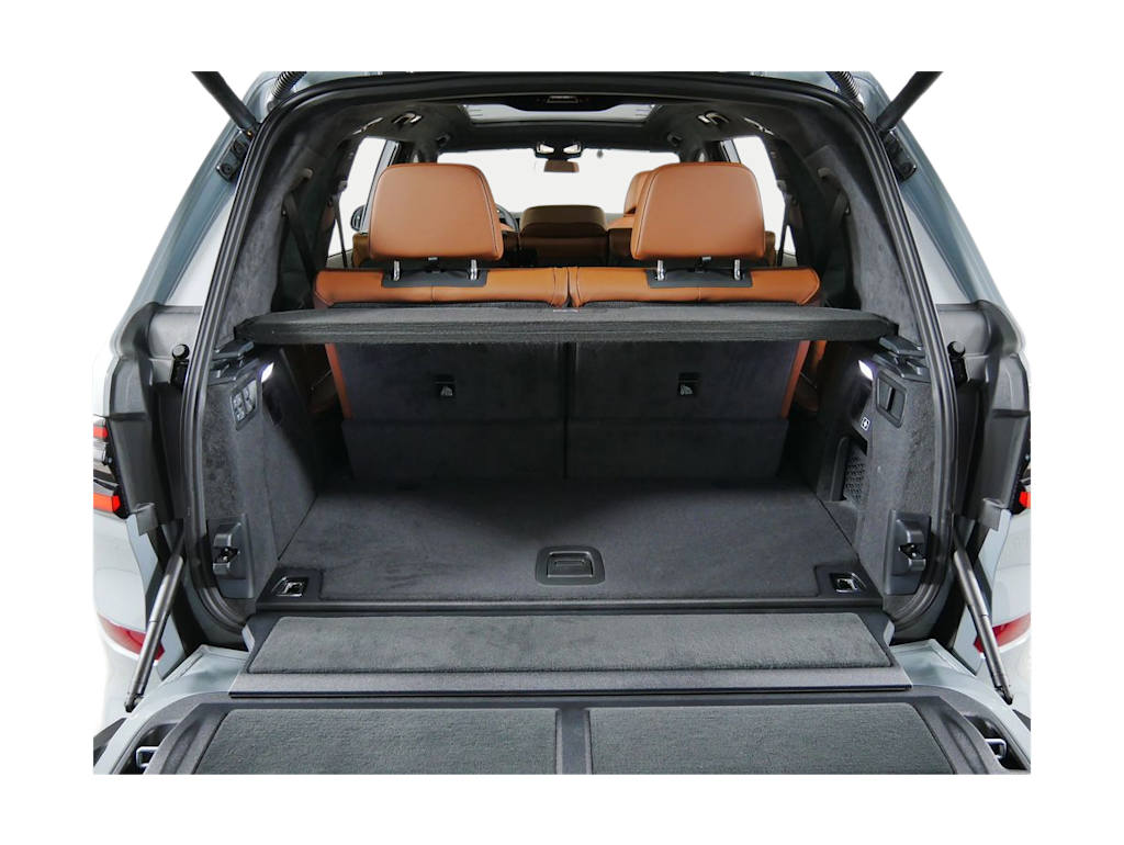 Thumbnail: 2026 BMW X7 - 15