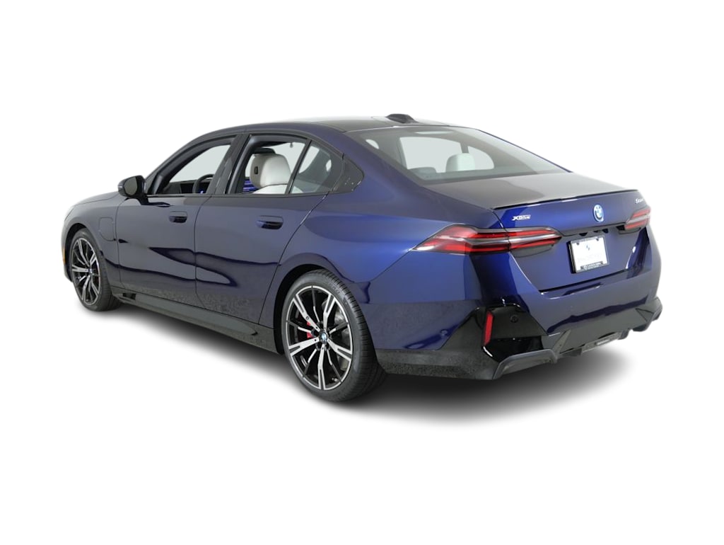 Thumbnail: 2026 BMW 5 Series - 25