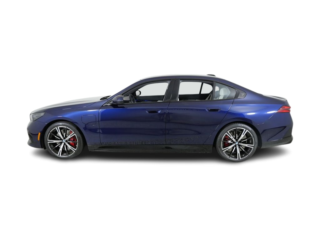 Thumbnail: 2026 BMW 5 Series - 26