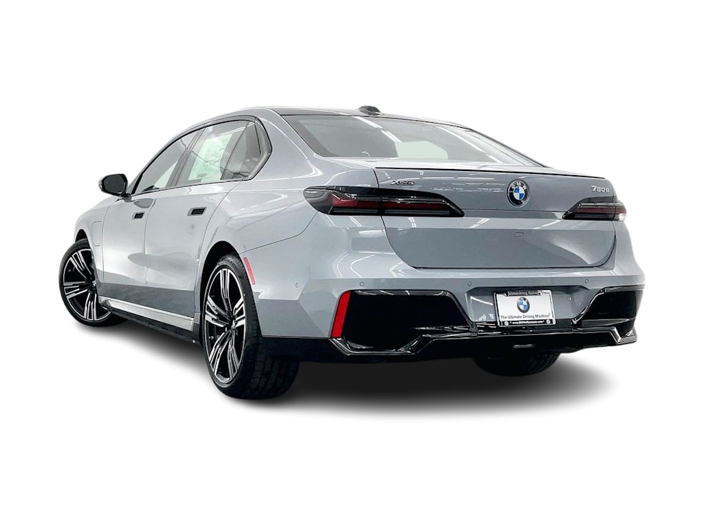 Thumbnail: 2026 BMW 7 Series - 4