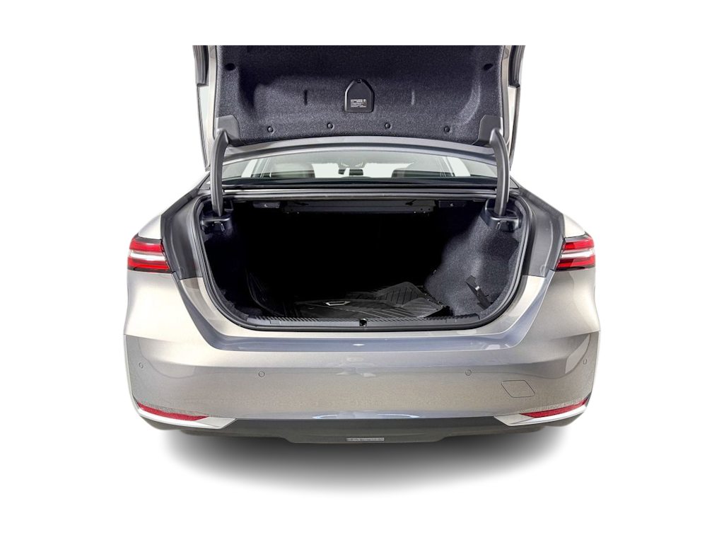 Thumbnail: 2025 BMW 5 Series - 15