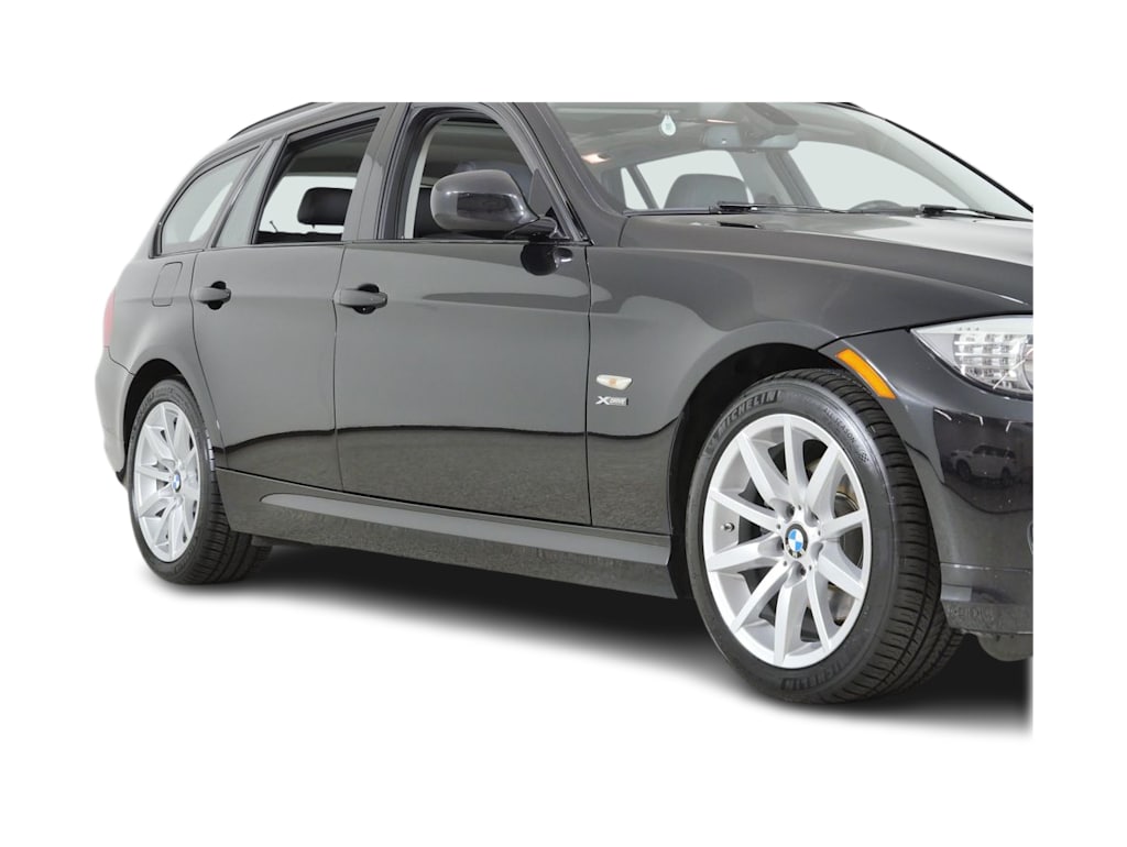 Thumbnail: 2011 BMW 3 Series - 19