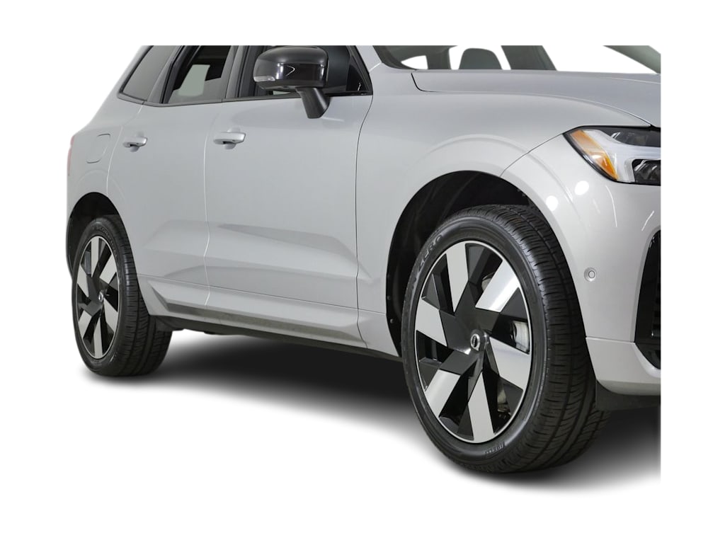 Thumbnail: 2023 Volvo XC60 - 17