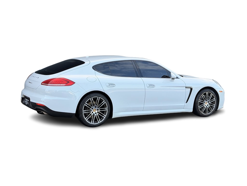Thumbnail: 2016 Porsche Panamera - 21