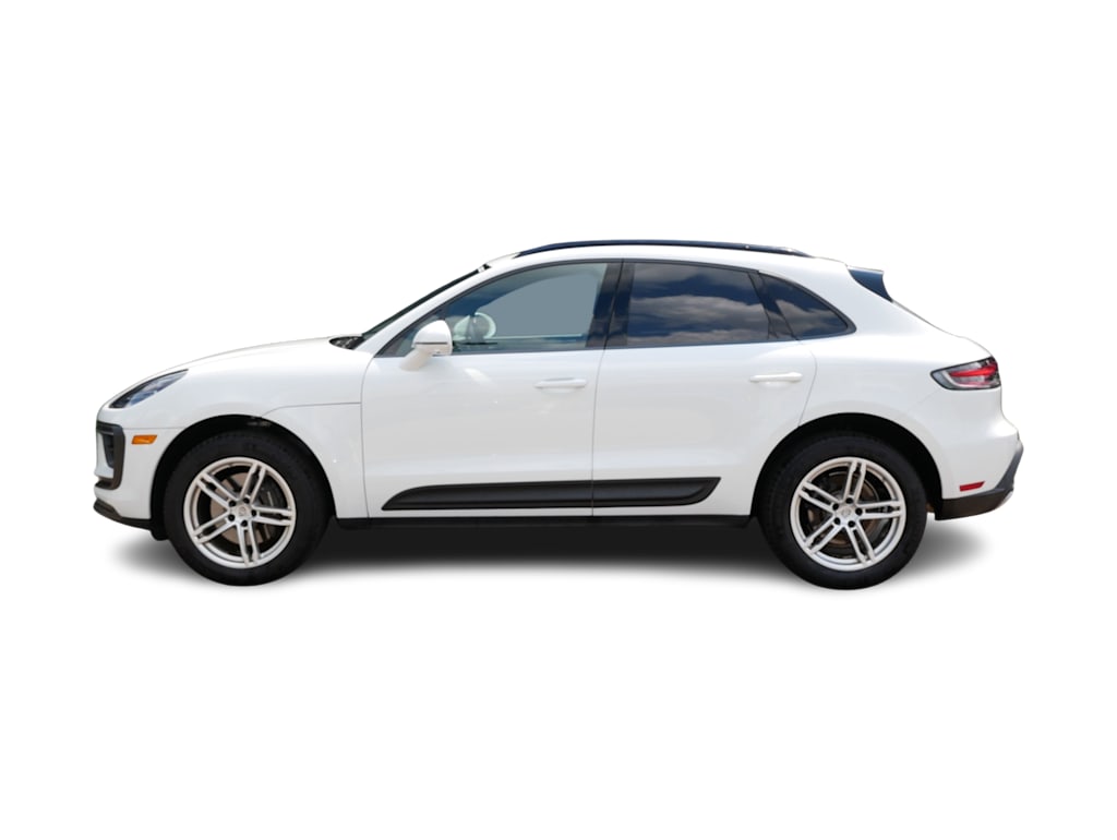 Thumbnail: 2024 Porsche Macan - 3