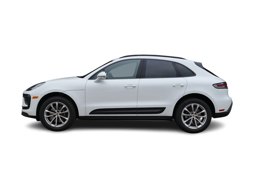 Thumbnail: 2026 Porsche Macan - 3