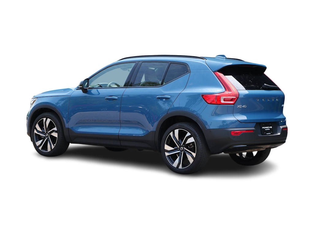 Thumbnail: 2025 Volvo XC40 - 4
